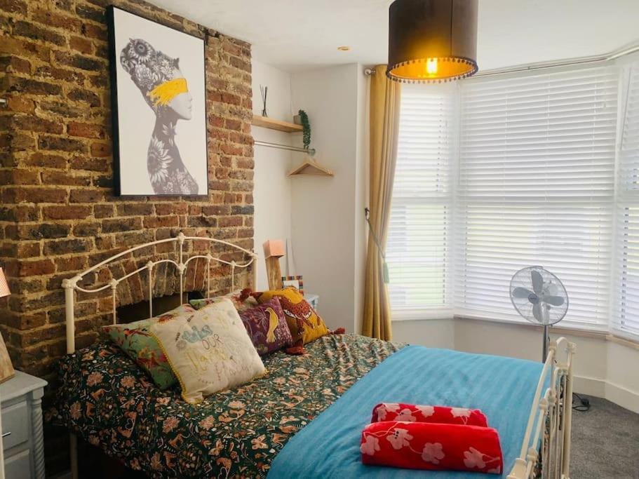 Funky 2 Bedroom Apartment In Town Centre Hastings Eksteriør billede